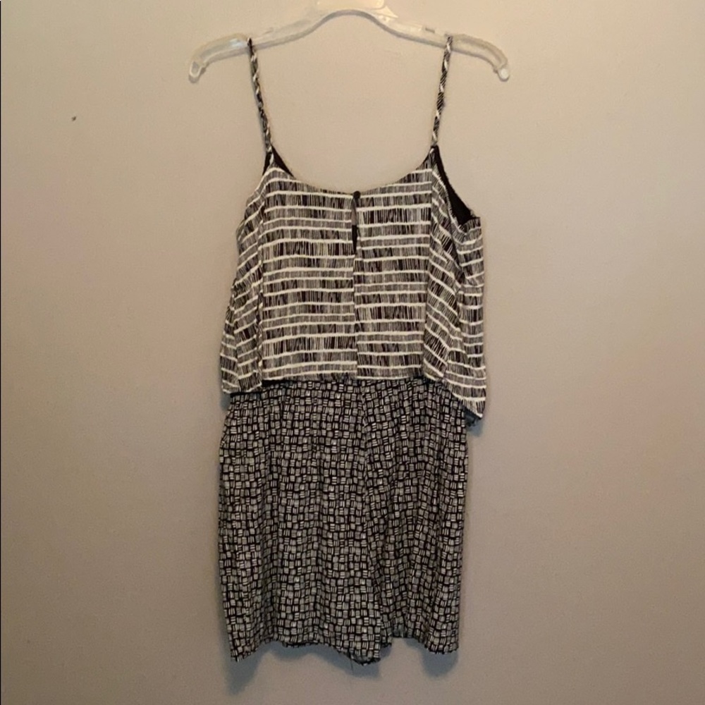 Black and white romper - Picture 3 of 5